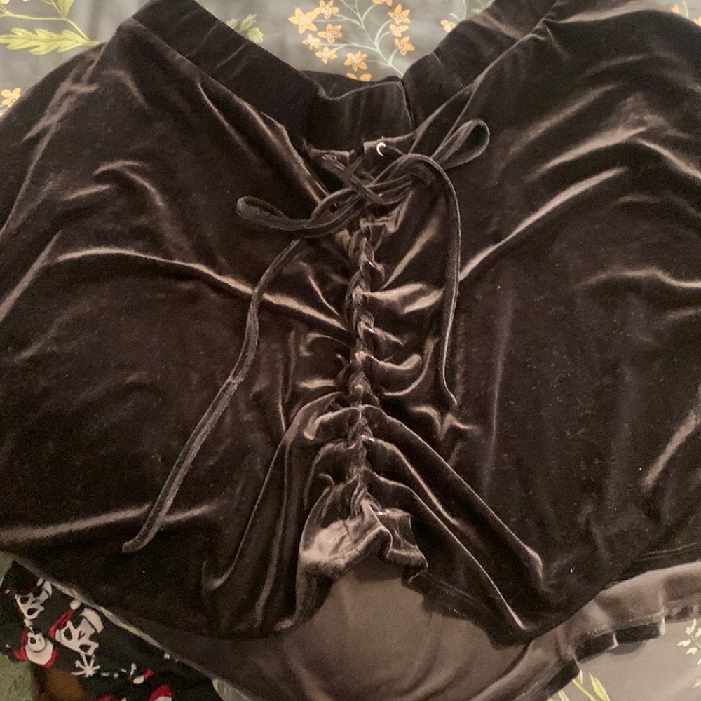 Black velvet lace up circle skirt, hot topic plus size 2